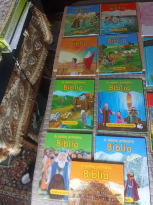 Biblia das crianças e outros livros
