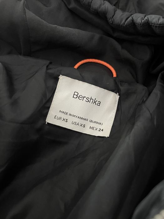 Casaco com capuz preto