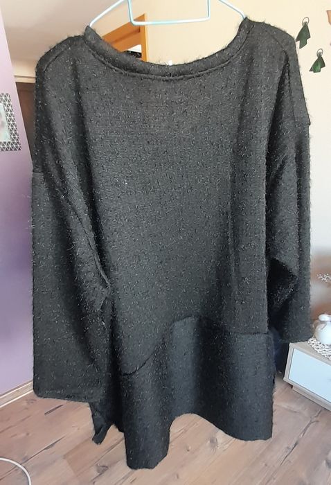 Nowy duży sweterek News Collection czarny połyskujący