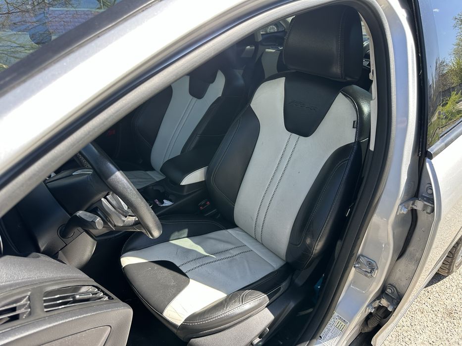 Продам власний автомобіль форд фокус
