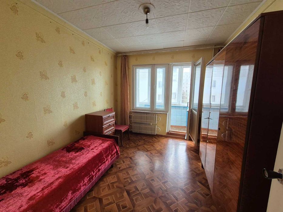 Продам 3-кімнатну квартиру на низькому поверсі