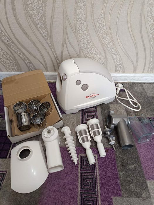 Електром'ясорубка мулінекс в доглянутому стані як нова