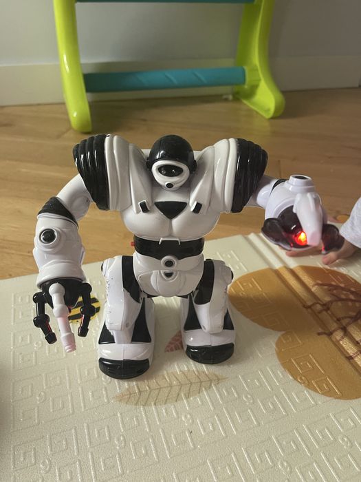 Робот дитячий на батарейках