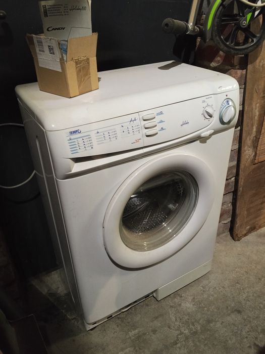 Pralka Candy Holidays 800  działająca z usterką  ma części