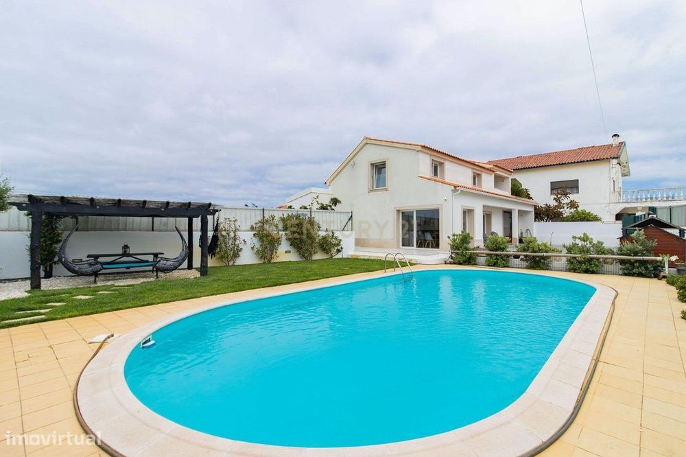 Excellent Exclusive T4 Villa with Sea View