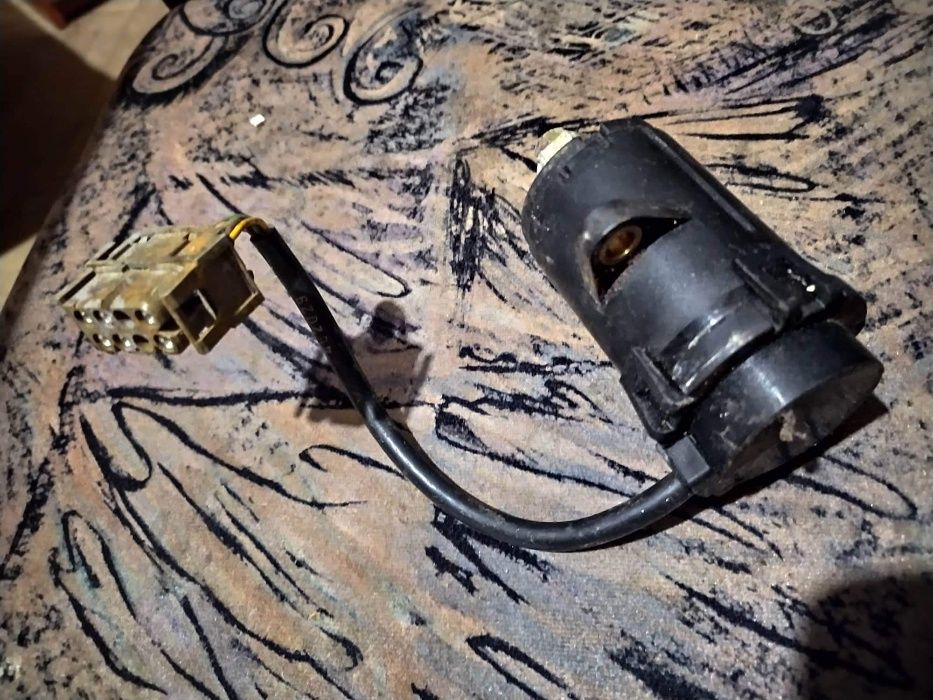 Датчик газу акселератора на Опель Омега Б2,5тді 02050019