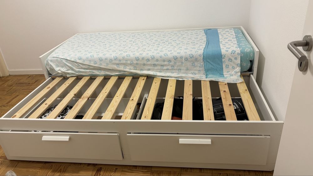 Cama IKEA BRIMNES branca + 2 colchões