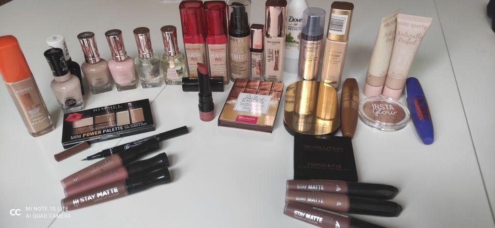 Rimmel Lasting Radiance + Pomadka Manhattan Nowe!