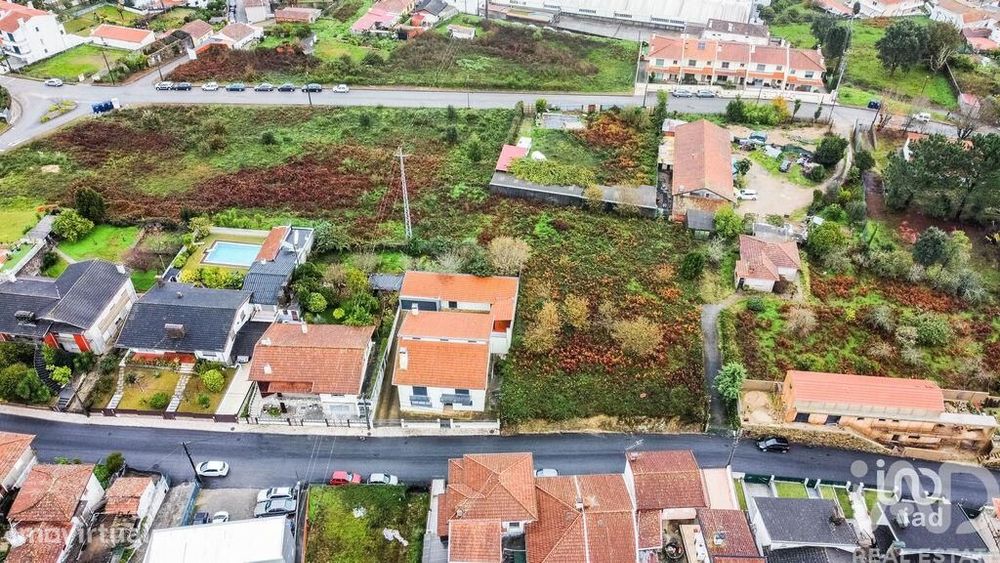 Terreno em Vila de Cucujães