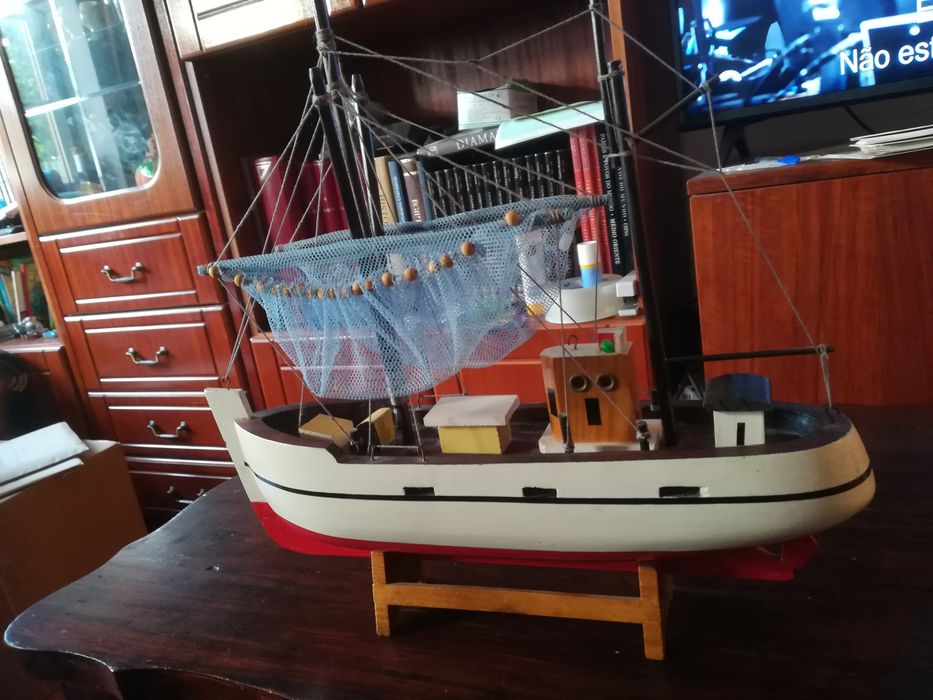 Barco de Madeira muito bonito