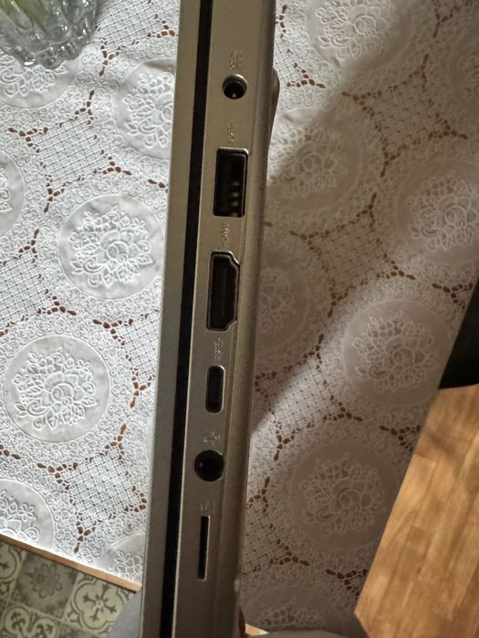 Portátil ASUS F512DA-R7AVXSB3.