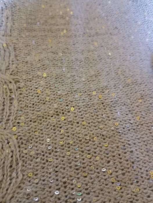 Lekki sweterek z cekinami 40/42