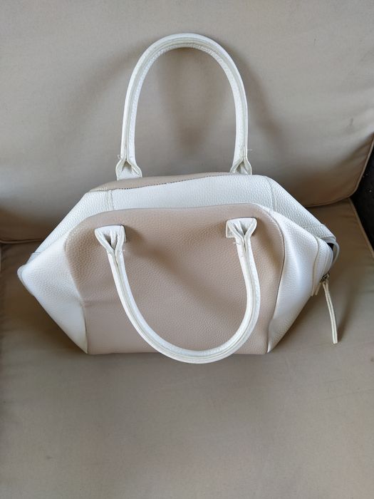 Torebka Clockhouse, elegancka i praktyczna,  zamykanych na zamek