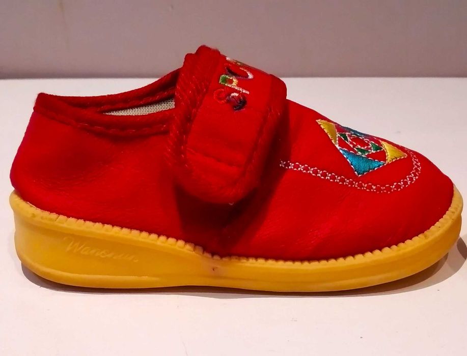 buty dla dziecka do przedszkola 3 pary rozmiar 20. trampki PRIMIGI.