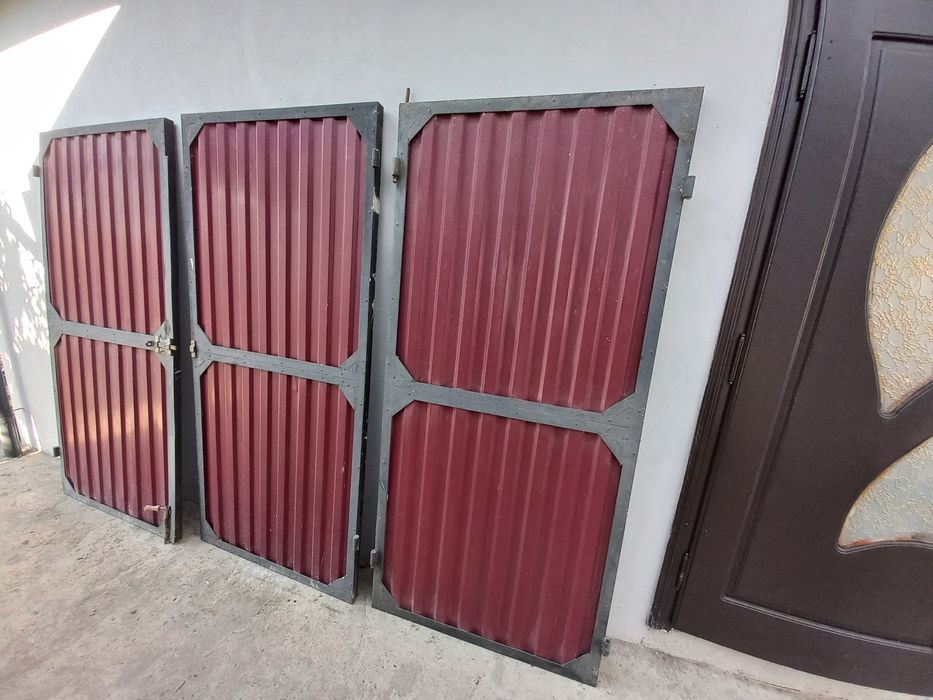 Продам гаражні металеві ворота 2.65 на 1.97