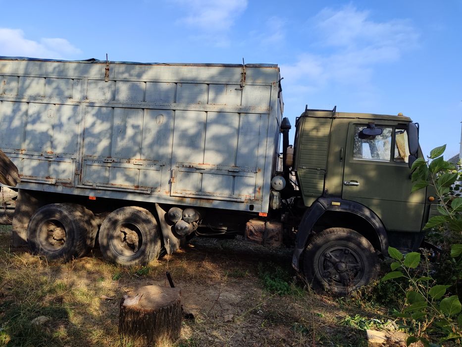 Камаз з прицепом