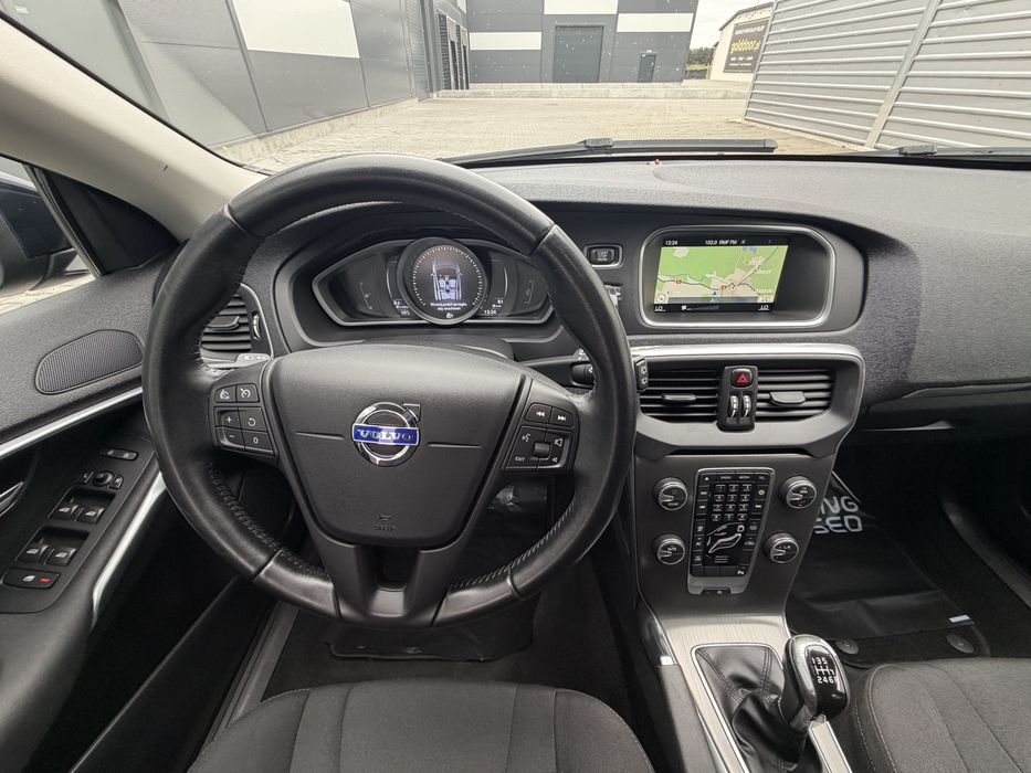 Volvo V40 2.0D D2 PSA 2016 136tys km