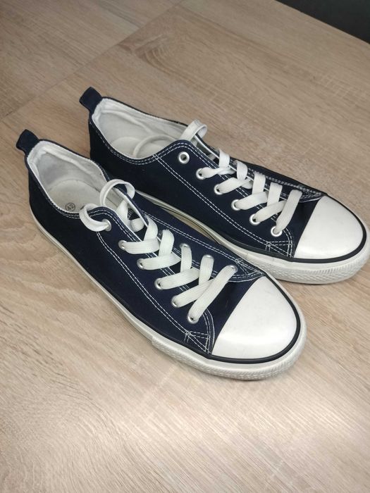 Trampki granatowe rozm. 42