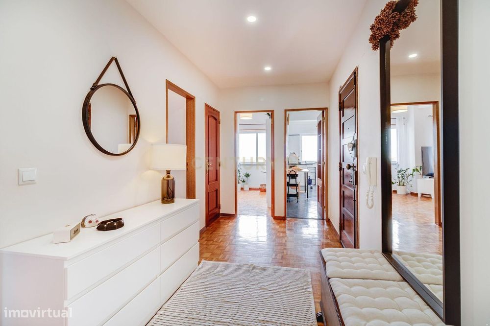 Apartamento T3 convertido em T2 com vista Rio em Almada — Laranjeiro E Feijó, Setúbal