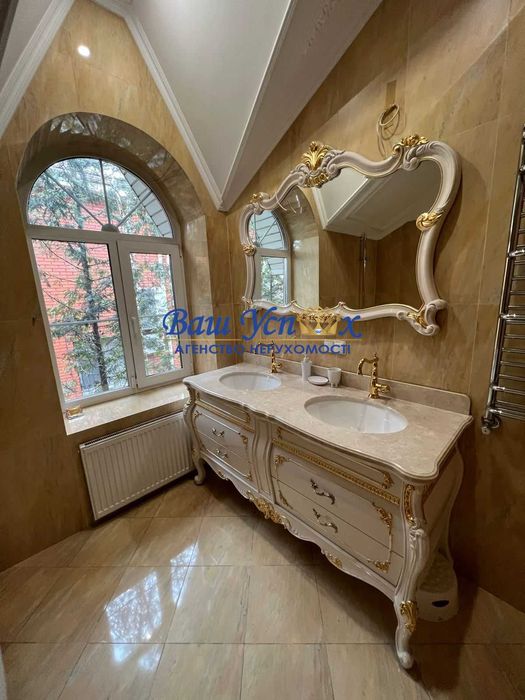 Продажа дома с ремонтом в классическом стиле на Софиевской Борщаговке.