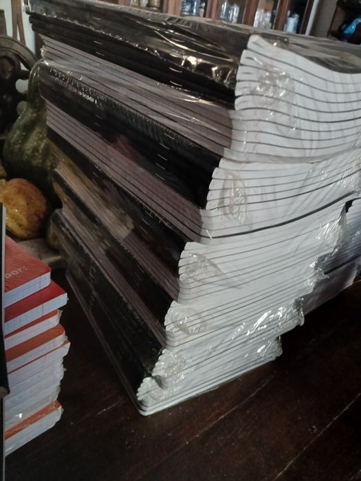 Cadernos A4 capa preta