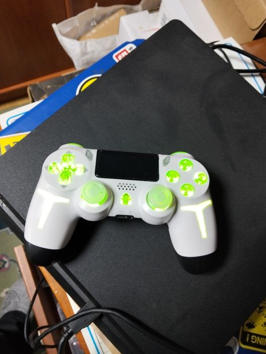 Comandos novos compatíveis com PS4, PS3 e PC.