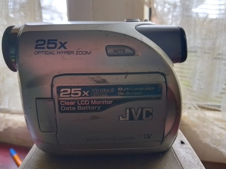 Продам видеокамеру JVC