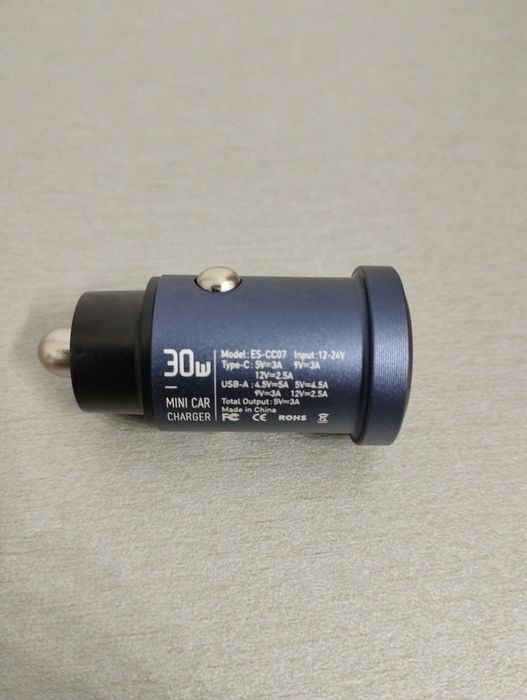 Автомобільний зарядний пристрій на 30W.