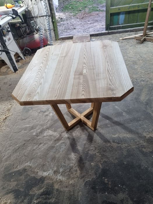Стіл з масиву ясена