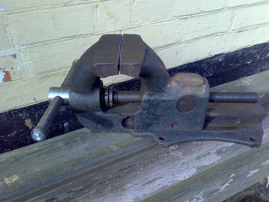 Тиски стальные 150 мм.Heller 30кг.50-60х годов.