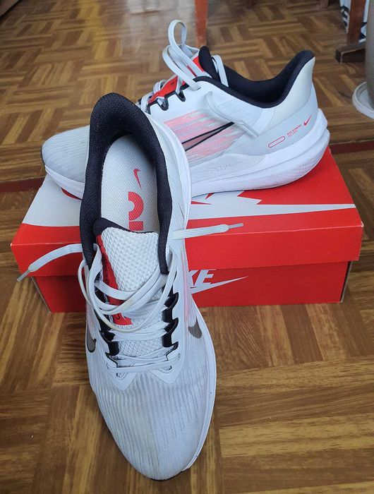 Продам кроссовки Nike Air Winflo 9
