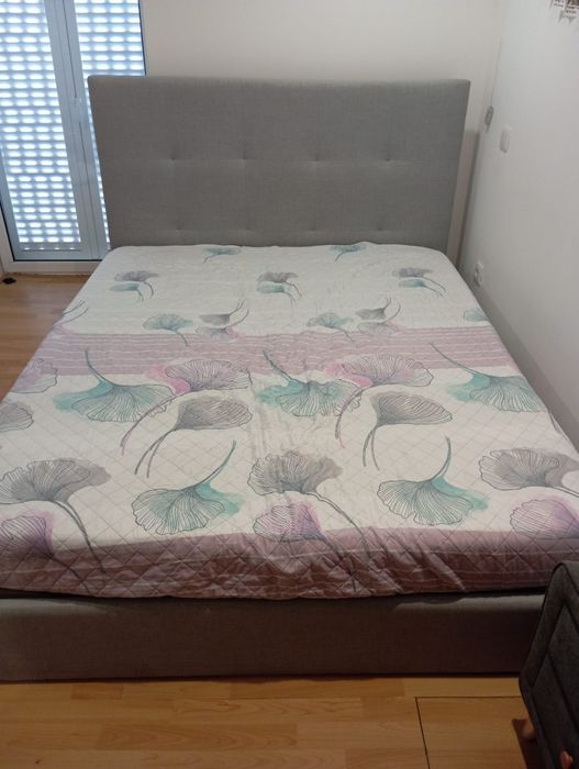 Cama mais mesinha