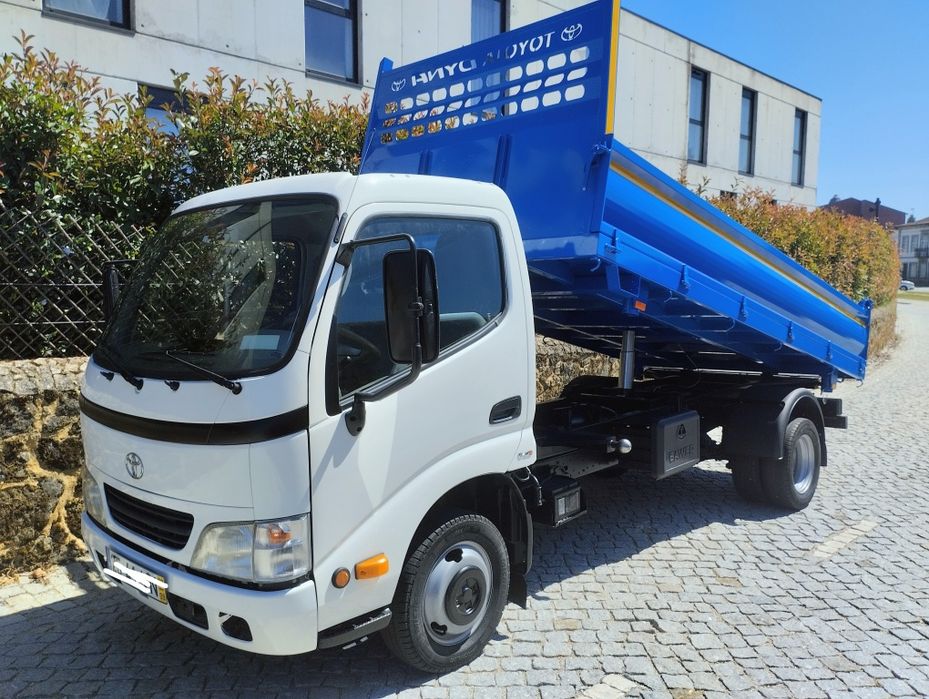 Toyota Dyna M impecável