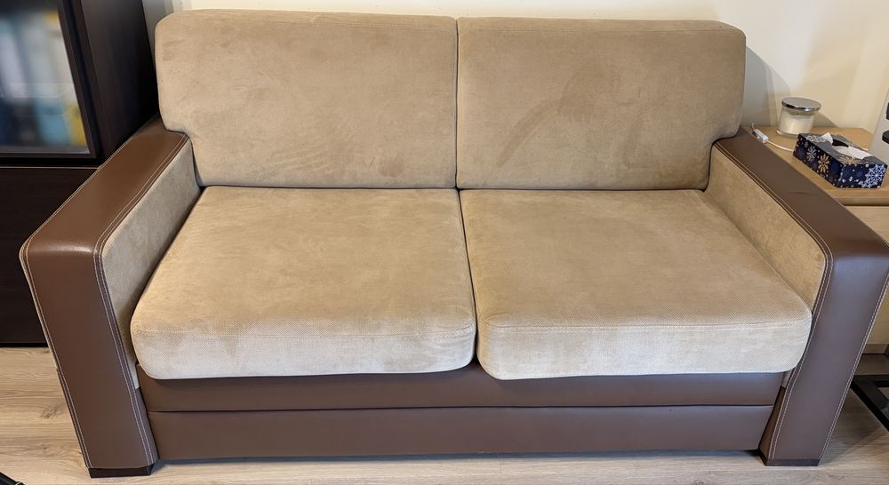 Sofa z funkcją spania i pojemnikiem na pościel
