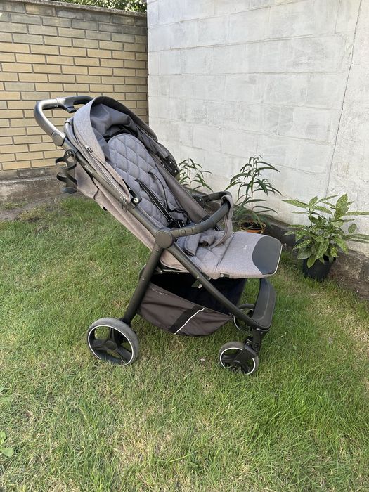Прогулянкова коляска CARRELLO Bravo