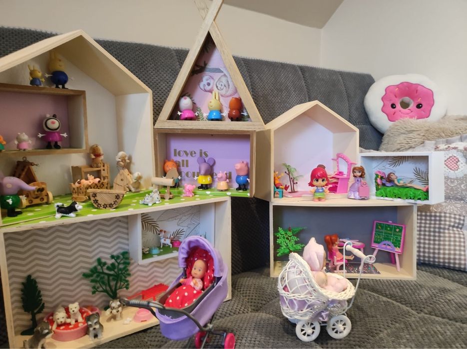 Zestaw domków dla lalek z akcesoriami