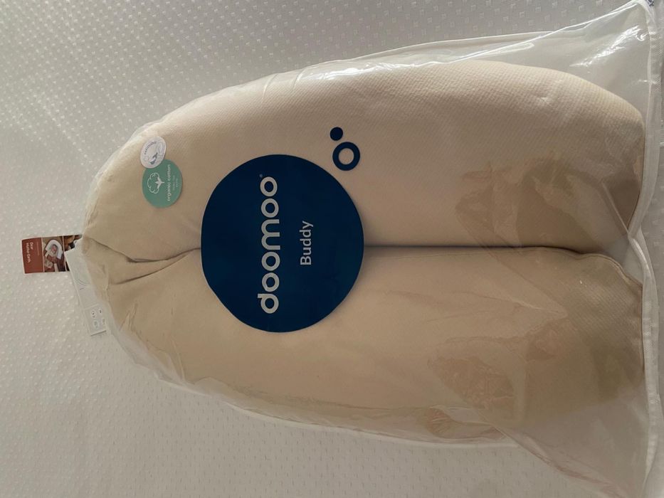 Almofada de amamentacão Doomoo Buddy bege