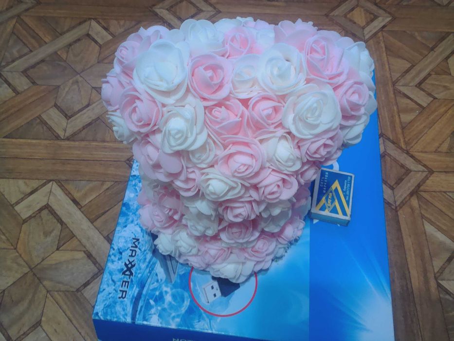 Подарок на день святого Валентина .медведь из розочек