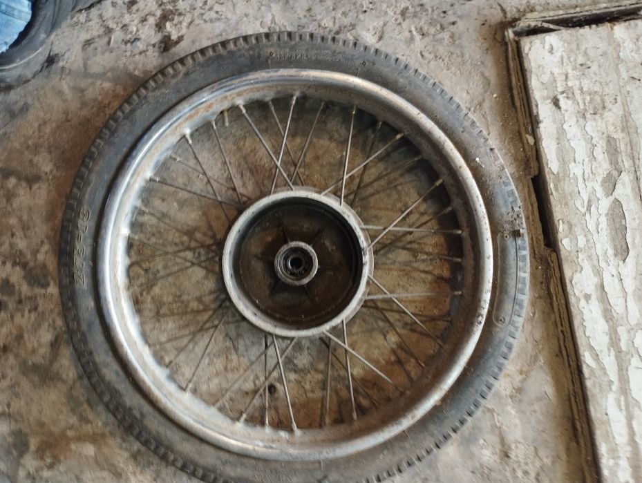 Колесо на мотоцикл Ява