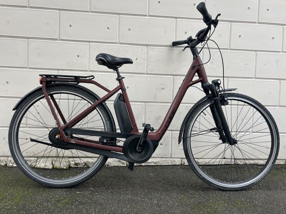 Електровелосипед Cube Town з двигуном Bosch+планетарка 7