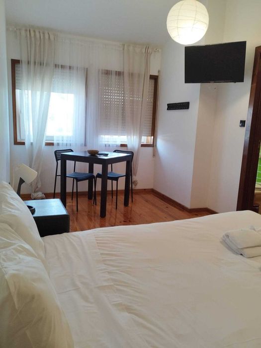 Quarto individual c/ WC - em Vivenda C/Piscina - Matosinhos (Porto)