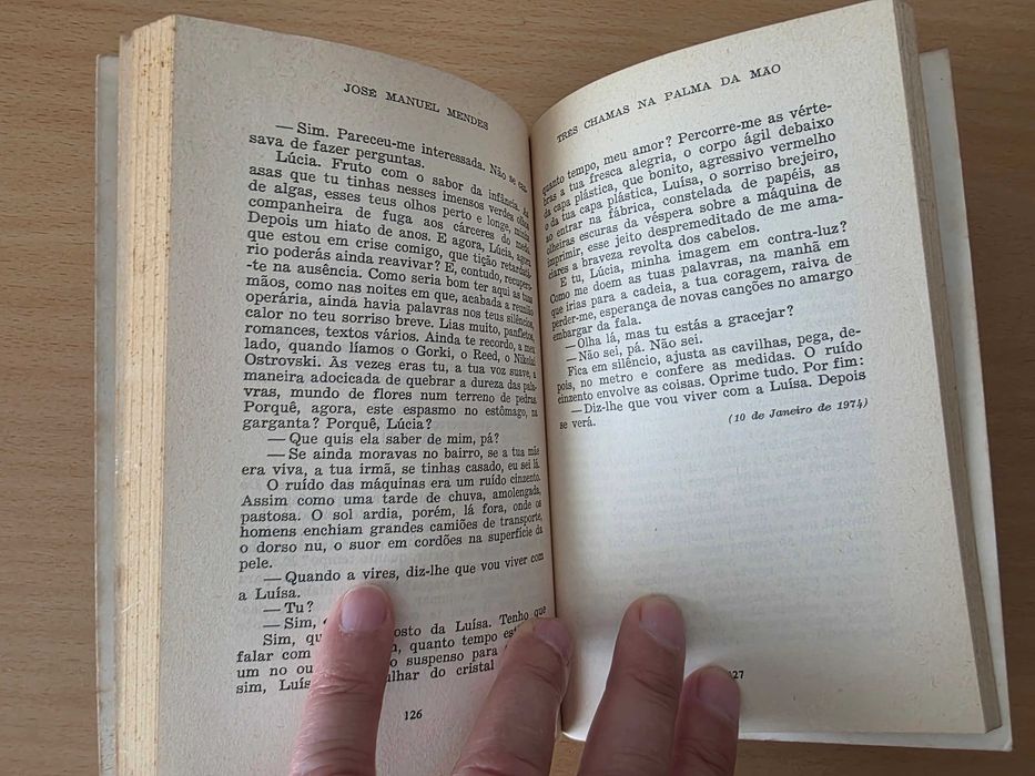 Livro "Três Chamas na Palma da Mão" de José Manuel Mendes