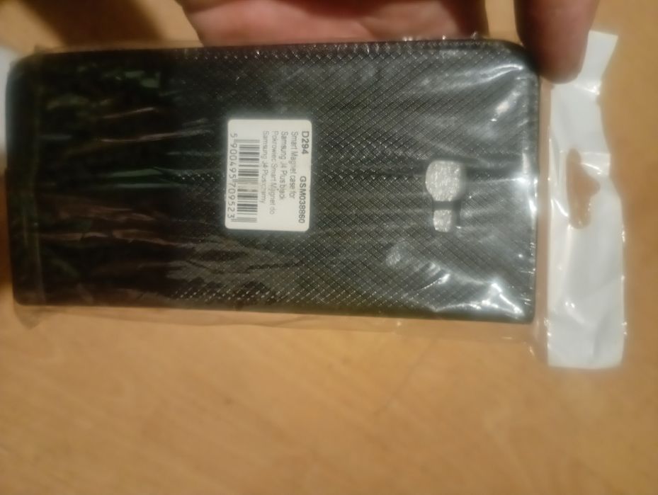 Etui do Samsunga j4 plus czarny