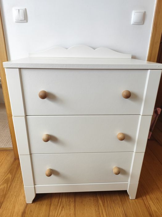 Cómoda branca IKEA