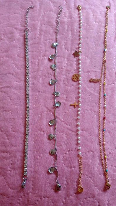 Peças de bijuteria feitas à mão