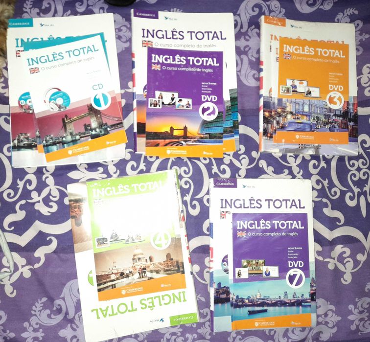 Livros variados como novos