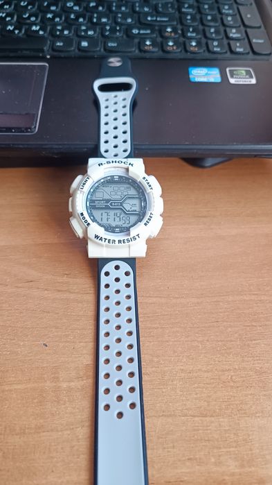 Продам электронные наручные часы
