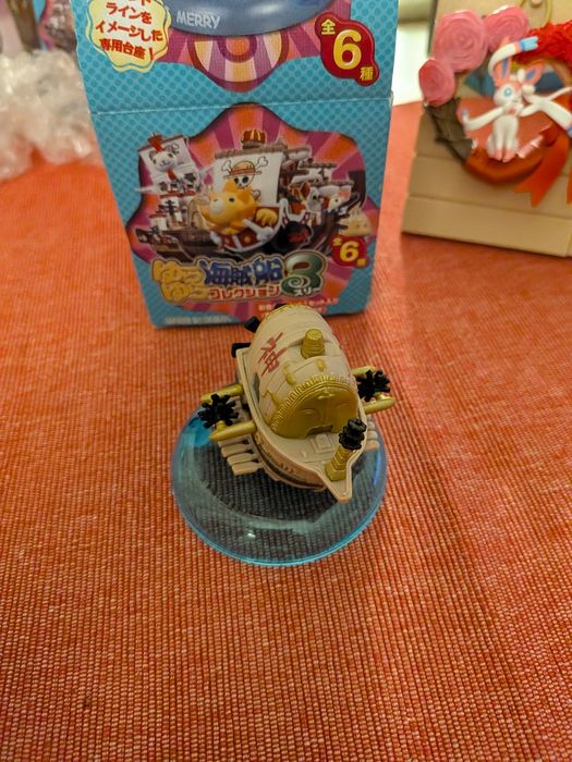 Figuras gacha (One Piece, Pokémon)