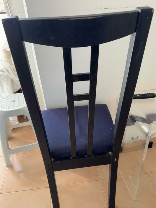 Conjunto mesa + 3 cadeiras usadas