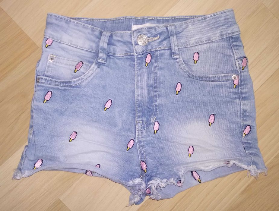 Krótkie spodenki RESERVED r. 146